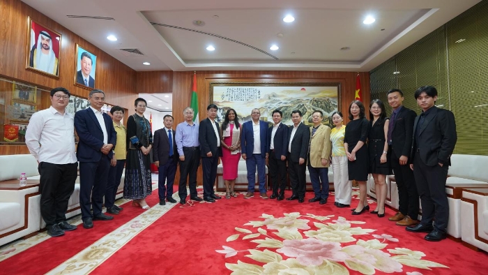 與會(huì)代表合影。阿聯(lián)酋中國和平統(tǒng)一促進(jìn)會(huì)供圖