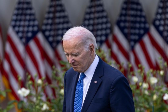 2023年4月24日，美國總統(tǒng)拜登在首都華盛頓白宮出席活動(dòng)。新華社發(fā)（亞倫攝）