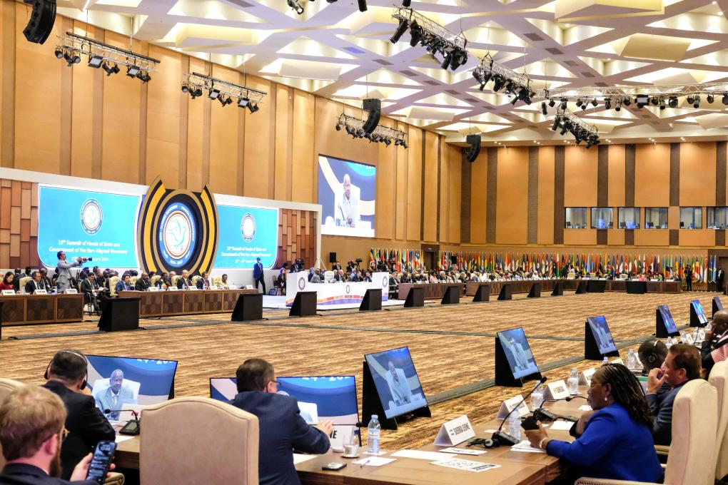 這是1月19日在烏干達(dá)首都坎帕拉拍攝的不結(jié)盟運(yùn)動(dòng)第19次峰會(huì)開幕式現(xiàn)場。新華社發(fā)（阿佳拉·納瓦達(dá)攝）