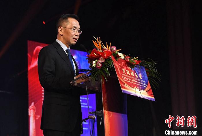 當(dāng)?shù)貢r間1月16日晚，以“共同向未來”為題的慶祝中法建交60周年大型文藝晚會在巴黎舉辦。中國駐法國大使盧沙野出席晚會并致辭。 <a target='_blank' href='/' _fcksavedurl='/'><p  align=