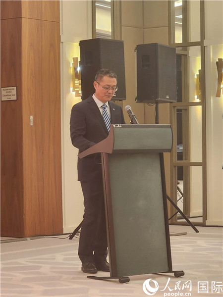 中國駐哈大使館公使銜參贊蘇予致辭。人民網(wǎng)記者 李強(qiáng)攝