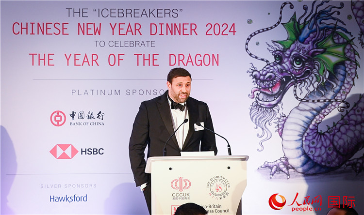 英國(guó) 48 家集團(tuán)俱樂部候任主席杰克·佩里致辭。人民網(wǎng) 郭錦標(biāo)攝