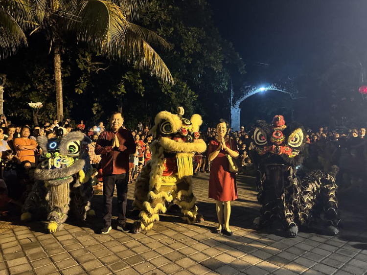 舞獅表演。巴陵康孔子學(xué)院供圖