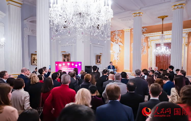 圖為2024 年倫敦金融城中國新年慈善酒會現(xiàn)場。人民網(wǎng) 郭錦標(biāo)攝