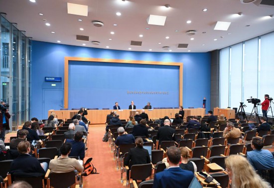 這是2月12日在德國柏林拍攝的《2024年慕尼黑安全報(bào)告》發(fā)布現(xiàn)場。新華社記者 任鵬飛 攝