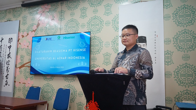 海信印尼公司總經理李現(xiàn)委致辭。阿拉扎大學孔子學院供圖