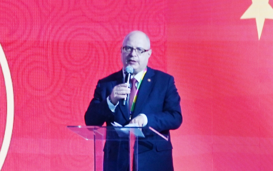 俄羅斯國家杜馬資產(chǎn)、土地和財產(chǎn)關(guān)系委員會主席兼俄中議員友好小組主席加夫里洛夫致辭。主辦方供圖