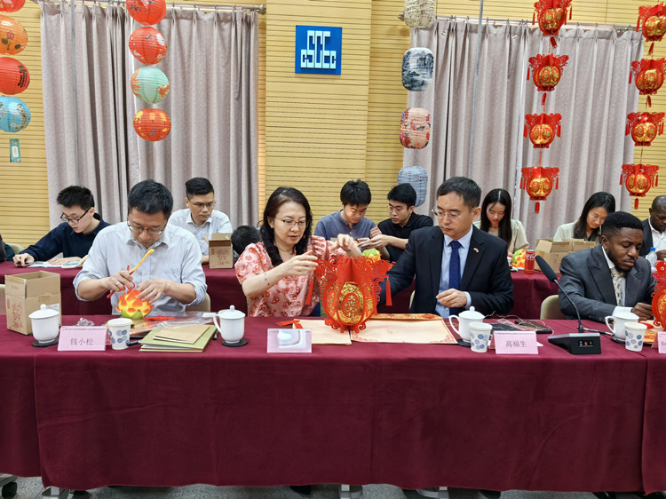 燈籠文化交流活動現場。中建國際中西非公司供圖