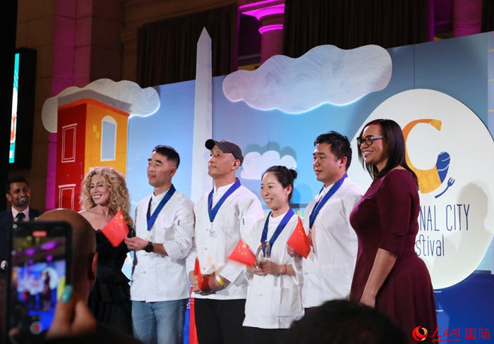 中國駐美國大使館的4名廚師榮獲專業(yè)評審亞軍。人民網(wǎng)記者 李志偉攝