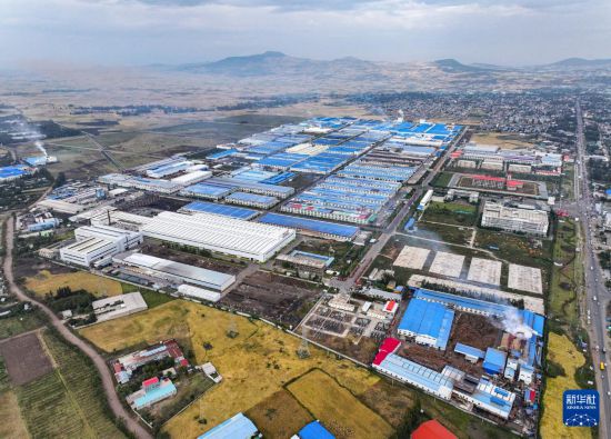 這是2023年11月3日在埃塞俄比亞杜凱姆市拍攝的東方工業(yè)園（無人機照片）。 新華社發(fā)（東方工業(yè)園供圖）
