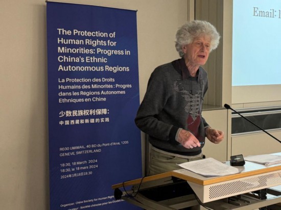 3月18日，由中國人權(quán)研究會(huì)主辦的“少數(shù)民族權(quán)利保障：中國西藏和新疆實(shí)踐”主題講座在瑞士日內(nèi)瓦舉行。圖為比利時(shí)知名藏學(xué)家安德烈·拉克魯瓦在講座上發(fā)言。新華社記者石松攝
