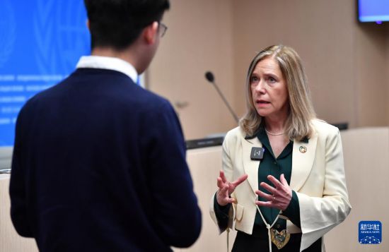 3月19日，在瑞士日內(nèi)瓦，世界氣象組織秘書長塞萊絲特·紹洛接受新華社記者專訪。新華社記者 連漪 攝