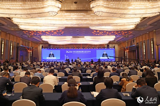  開幕式在廈門國際會議中心舉行。人民網(wǎng)記者 陳博攝