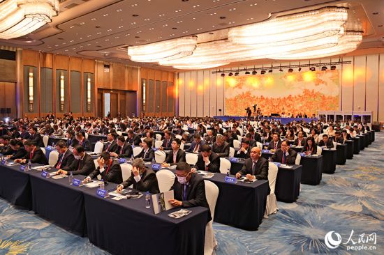 與會嘉賓濟(jì)濟(jì)一堂。人民網(wǎng)記者 陳博攝