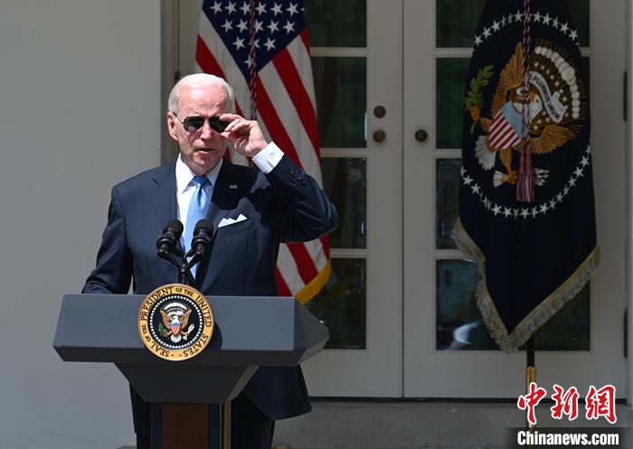 當(dāng)?shù)貢r間7月30日上午，美國總統(tǒng)拜登新冠檢測再次呈陽性。他此次沒有癥狀，但將采取隔離措施。資料圖為拜登7月27日解除隔離后在白宮發(fā)表講話。 <a target='_blank' href='/'><p  align=