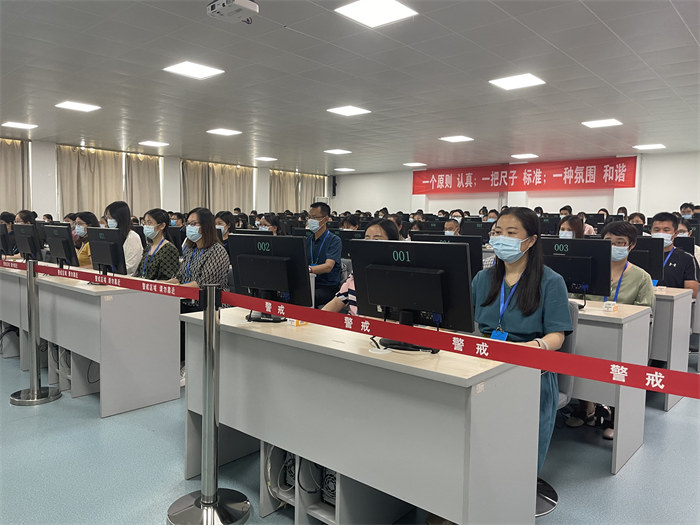 閱卷現(xiàn)場(chǎng)。公雪 攝