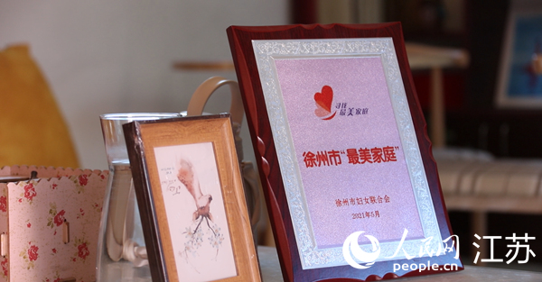 王繼蓮家庭獲得的部分榮譽(yù)。人民網(wǎng) 冷金明攝