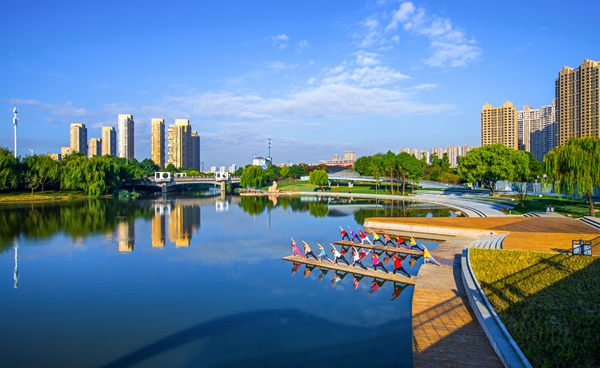 漫步街頭，科產(chǎn)城人融合的理念貫穿始終。無錫高新區(qū)管委會供圖