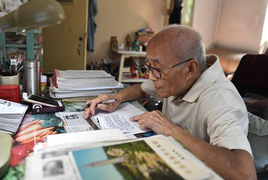 劉萬舉撰寫學(xué)黨史心得筆記。 受訪者供圖