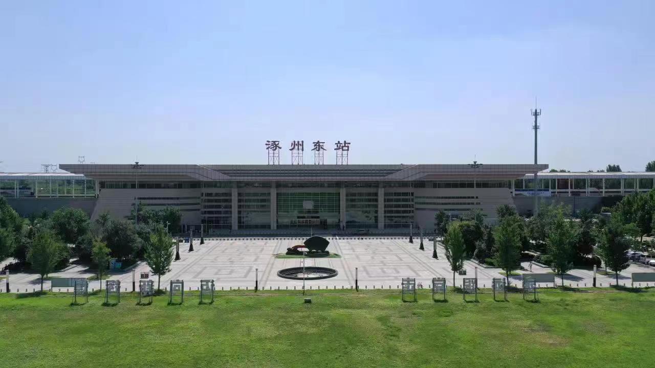 通勤專列高鐵始發(fā)站涿州東站。 熊華明、王聚言攝