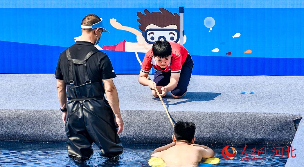 活動現(xiàn)場模擬演練。 人民網(wǎng) 周博攝