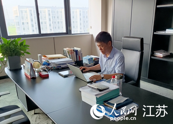 江蘇海安市2021年引進(jìn)的高端人才朱涼偉博士。人民網(wǎng)記者 王繼亮攝