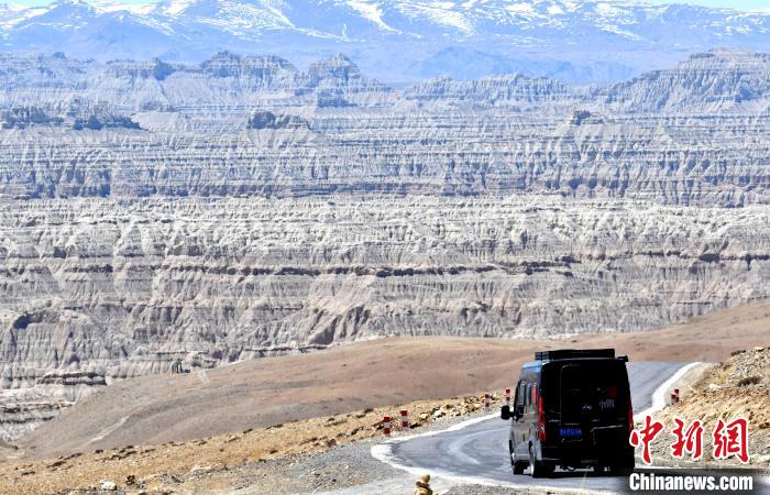 4月5日，西藏阿里札達(dá)土林?！±盍?攝