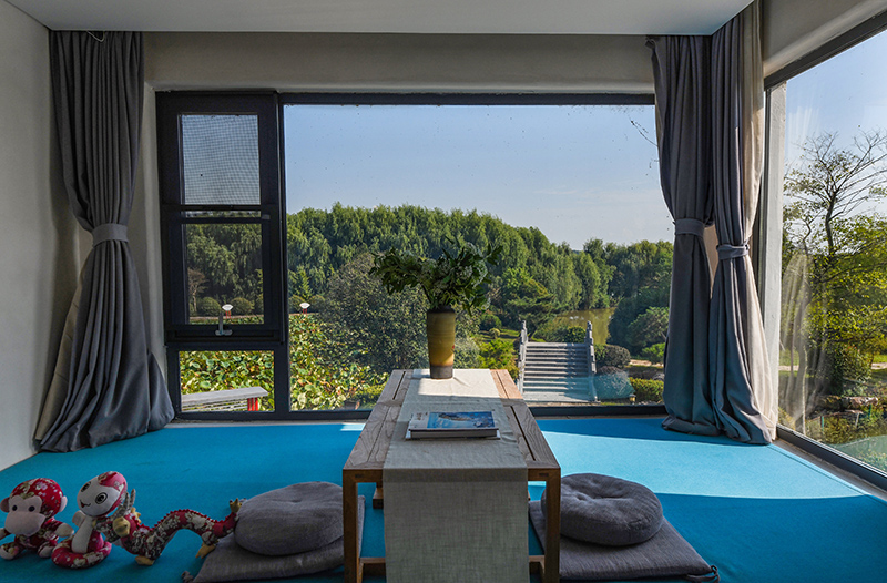 位于四頂山腳下的四頂山居，推窗見景，望山親水。吳芳攝