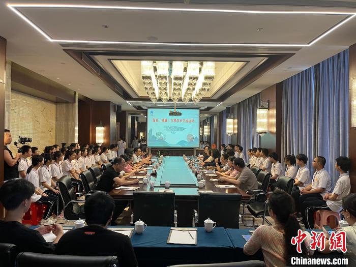 閩臺古琴技藝培訓(xùn)交流活動同步舉行。　葉國寶 攝