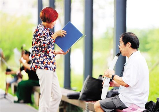 美舍河鳳翔濕地公園成為市民休閑的好去處。 南國(guó)都市報(bào)記者 汪承賢 攝