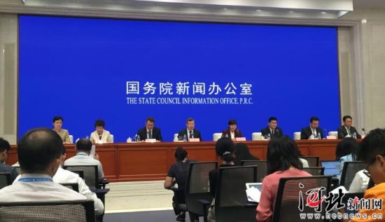 8月26日，國務(wù)院新聞辦召開國務(wù)院政策例行吹風會。圖為吹風會現(xiàn)場。 記者李巍攝