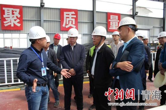 圖為生態(tài)環(huán)保專項(xiàng)督查現(xiàn)場。 孫舒亞攝