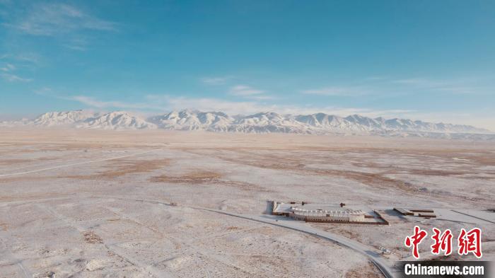 圖為冬季茶卡天空壹號景區(qū)?！±罱瓕?攝