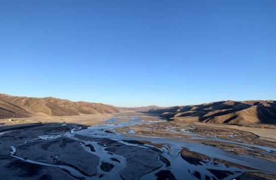 圖為三江源腹地，黃河流經(jīng)達(dá)日縣。（資料圖） 孫睿 攝 　　