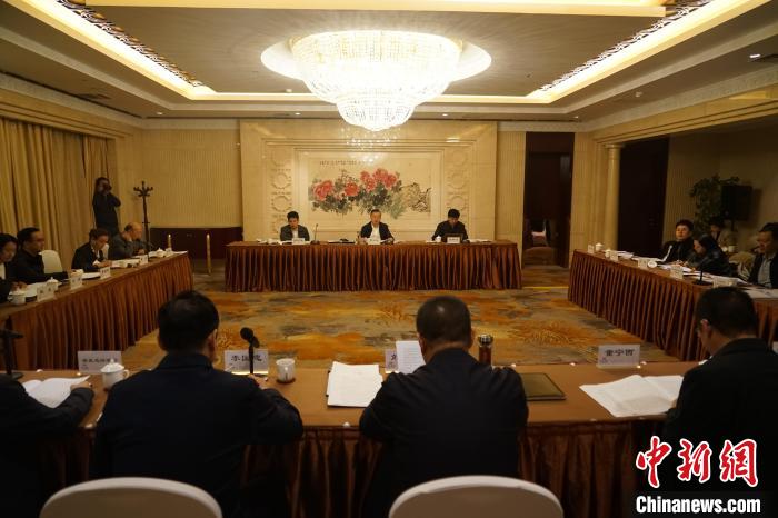 圖為座談會現(xiàn)場?！∨擞隄?攝