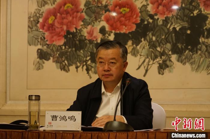 圖為全國人大常委會委員、全國人大華僑委員會副主任委員、致公黨中央副主席曹鴻鳴講話?！∨擞隄?攝