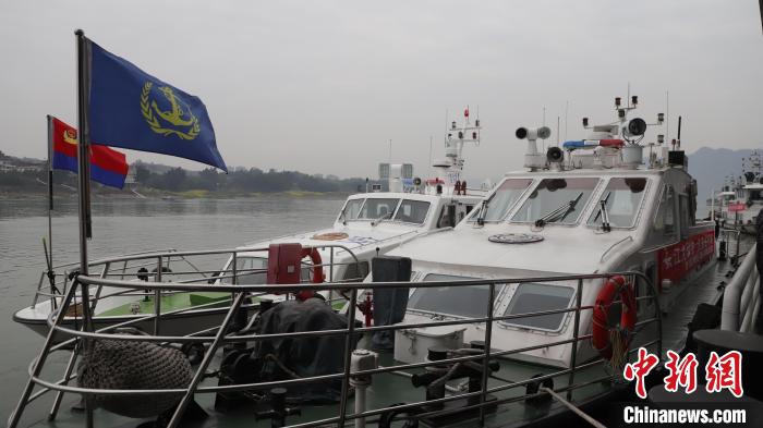 聯(lián)合巡江守護活動現(xiàn)場?！〗部h融媒體中心 攝