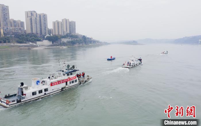 聯(lián)合巡江守護活動現(xiàn)場。　江安縣融媒體中心 攝