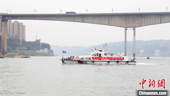 聯(lián)合巡江守護活動現(xiàn)場?！〗部h融媒體中心 攝