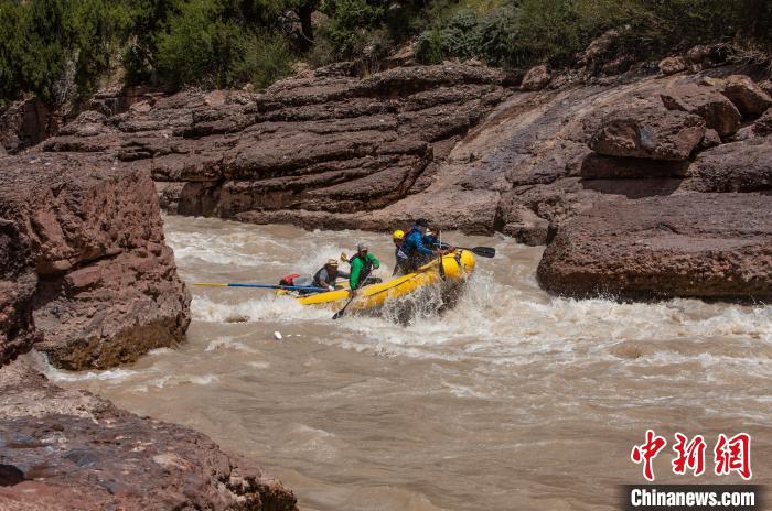 圖為瀾滄江生態(tài)漂流?！憸娼雌饔邢薰竟﹫D