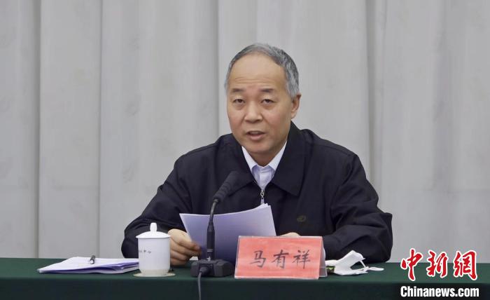 圖為農(nóng)業(yè)農(nóng)村部副部長馬有祥在部省共同打造青海綠色有機(jī)農(nóng)畜產(chǎn)品輸出地推進(jìn)會議上講話?！±罱瓕?攝