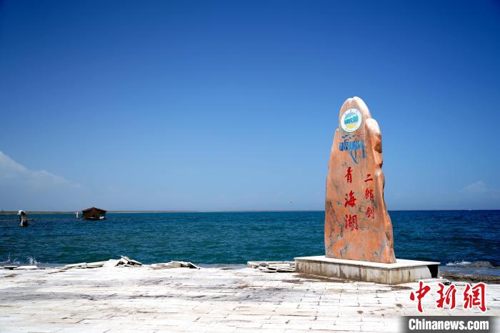 圖為青海湖景區(qū)一角?！O睿 攝