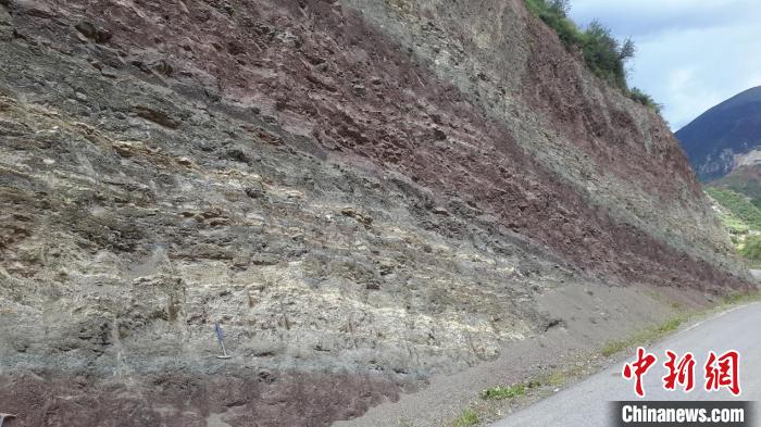 青藏高原東部始新世熱魯盆地的湖相沉積?！≈锌圃呵嗖馗咴?供圖