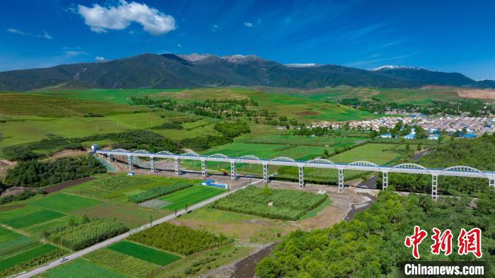 圖為引大濟湟西干渠的渡槽。(資料圖) 青海省水利廳 供圖