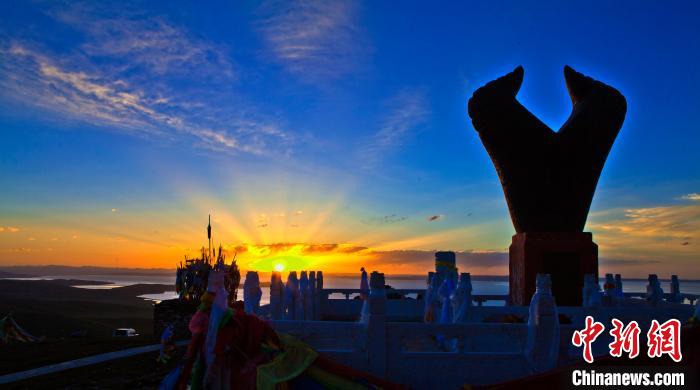 資料圖為果洛州境內(nèi)的黃河源頭牛頭碑。　果洛州委宣傳部供圖