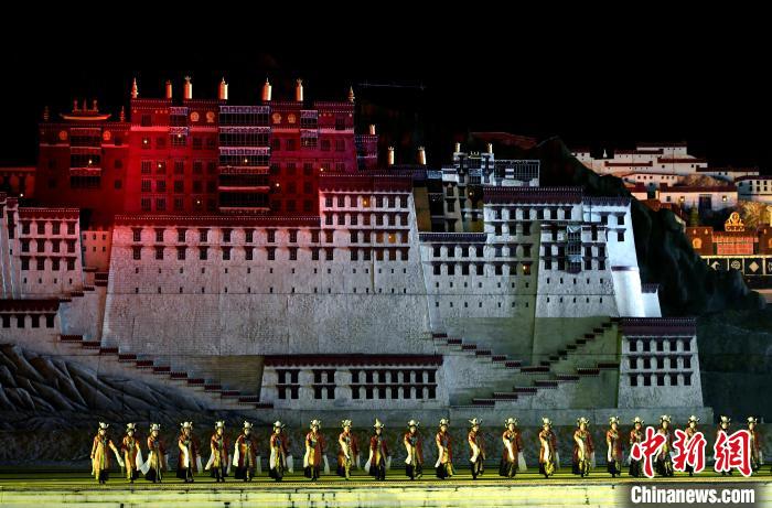 3月17日，西藏拉薩，《文成公主》大型史詩(shī)劇演出現(xiàn)場(chǎng)?！±盍?攝