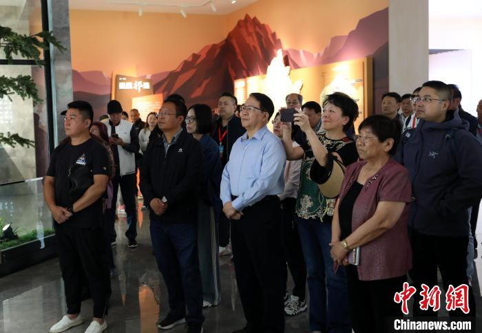 圖為臺(tái)商參訪祁連山國家公園生態(tài)科普館。　薛蒂 攝