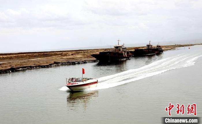 圖為茶卡鹽湖。　薛蒂 攝