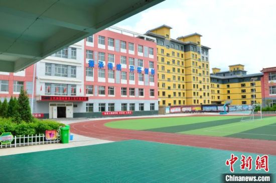 圖為化隆縣第一小學?！◆?shù)り枴z