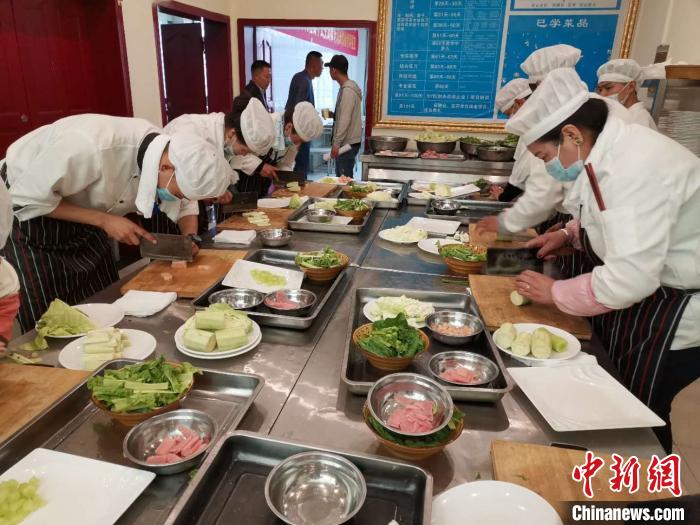 拉薩聚焦高校畢業(yè)生、農(nóng)牧民就業(yè)任務(wù)指標(biāo)均超額完成